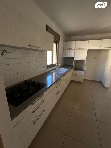 גג/ פנטהאוז, עגור 5, חלומות זכרון, זכרון יעקב