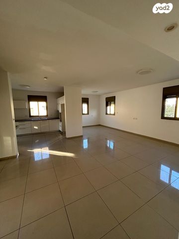 גג/ פנטהאוז, עגור 5, חלומות זכרון, זכרון יעקב