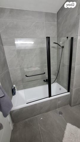 דירה, שדרות בגין 36, שיכון א, כפר יונה