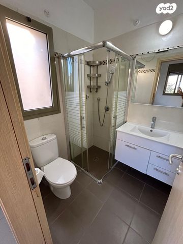 גג/ פנטהאוז, עגור 5, חלומות זכרון, זכרון יעקב