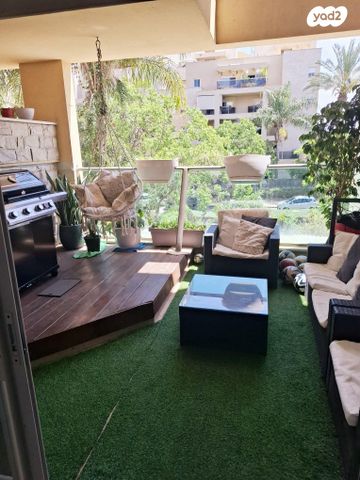 דירה, שדרות בגין 36, שיכון א, כפר יונה