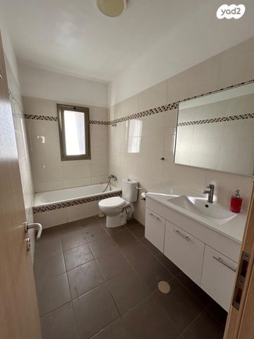 גג/ פנטהאוז, עגור 5, חלומות זכרון, זכרון יעקב