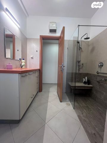 דירה, אחד העם 20, א' / צפון מזרח העיר, רחובות