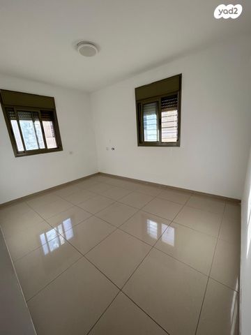 גג/ פנטהאוז, עגור 5, חלומות זכרון, זכרון יעקב