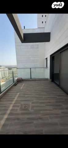 גג/ פנטהאוז, ליבנה 30, יצחק שמיר, נהריה