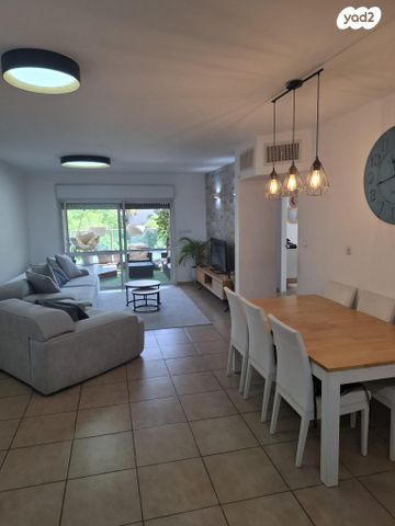 דירה, שדרות בגין 36, שיכון א, כפר יונה