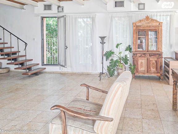 טריפלקס, שערי ניקנור, עג'מי, גבעת העליה, תל אביב יפו