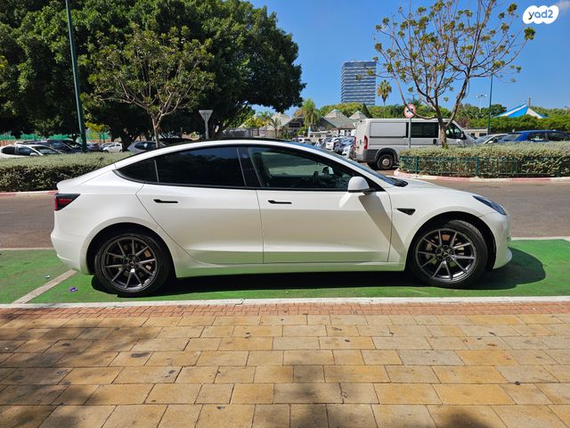 מודעת רכב טסלה מודל 3