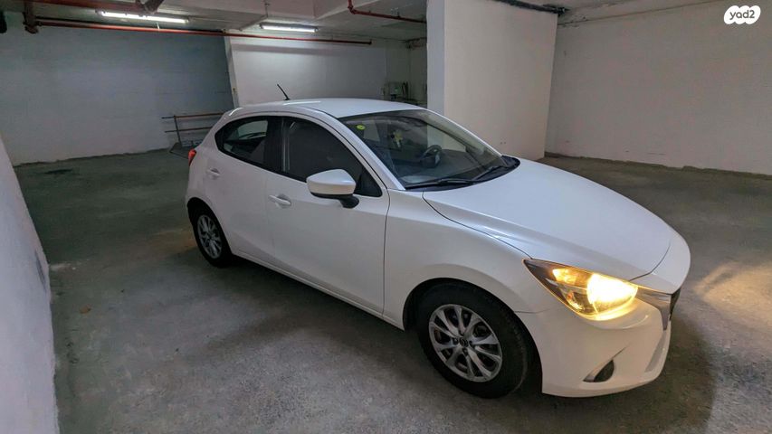 מודעת רכב מאזדה 2