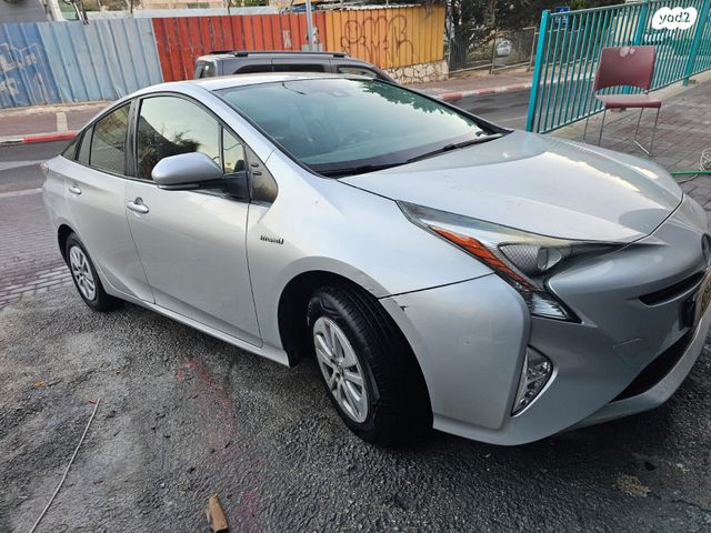 טויוטה פריוס