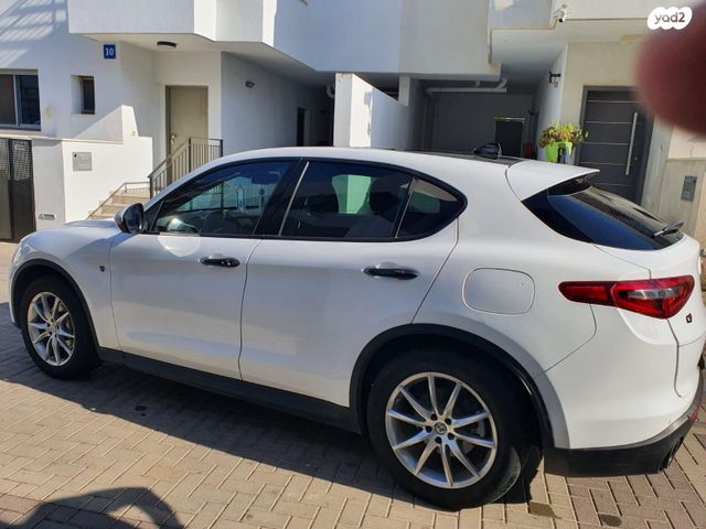 אלפא רומיאו סטלביו