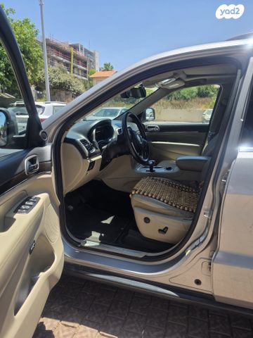 מודעת רכב ג'יפ גרנד צ'ירוקי