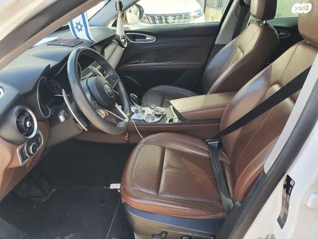 אלפא רומיאו סטלביו