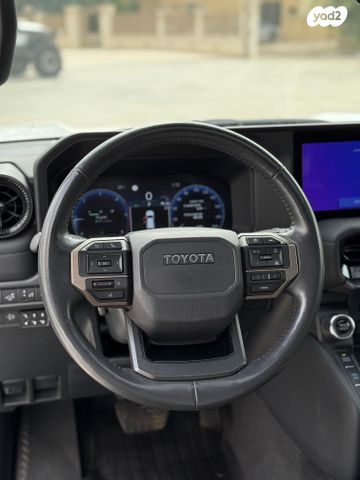 טויוטה לנד קרוזר