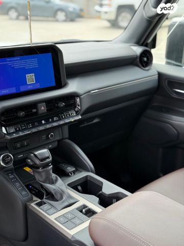 טויוטה לנד קרוזר