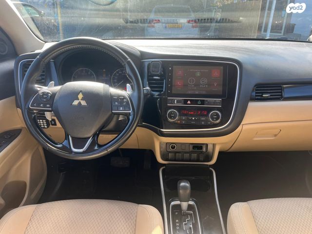 מיצובישי אאוטלנדר