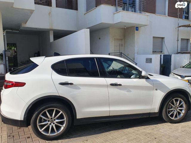 אלפא רומיאו סטלביו