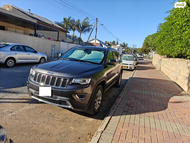 מודעת רכב ג'יפ גרנד צ'ירוקי