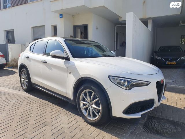 אלפא רומיאו סטלביו