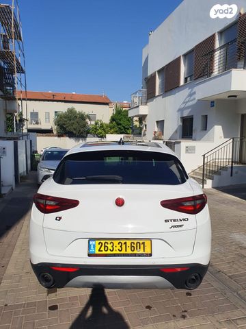 אלפא רומיאו סטלביו