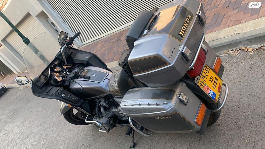 הונדה GL1200 גולד-ווינג