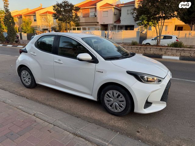 טויוטה יאריס