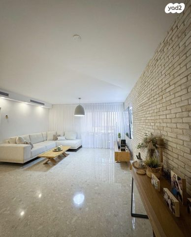 שדרות תל חי 15