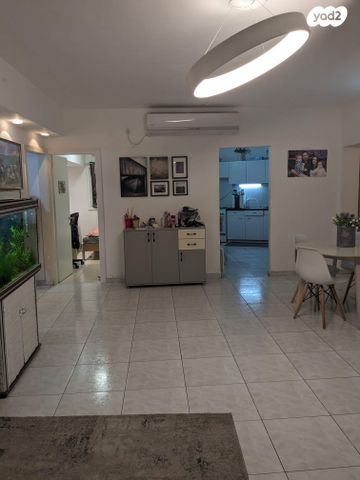 דירה, הרצל 75, שכונת בן גוריון, מרכז העיר ג', רמת גן