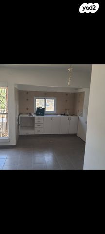 שדרות יגאל אלון 111