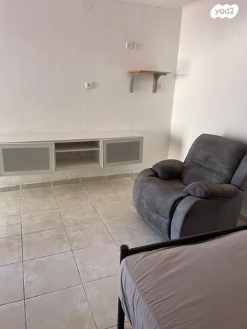 דירה, הרב חזן 100, הראשונים, שלומי