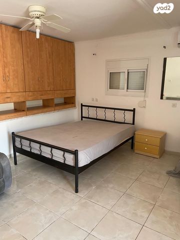 דירה, הרב חזן 100, הראשונים, שלומי