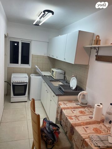 אפרים שריר 16