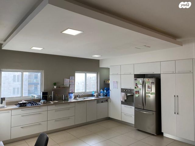 ז'בוטינסקי 61