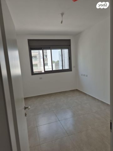 דירה, לאה גולדברג 4, חתני פרס ישראל, באר יעקב