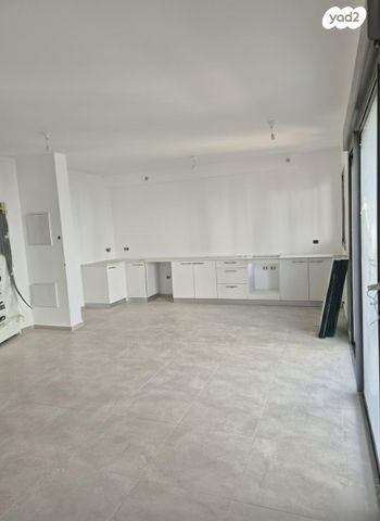 דירה, לאה גולדברג 4, חתני פרס ישראל, באר יעקב