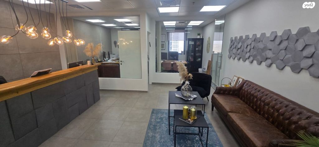 כנפי נשרים 13