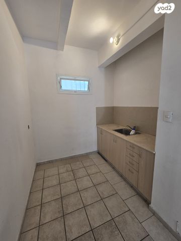 משרדים, עליית הנוער 33, הל"ה, גבעתיים