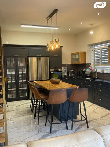 דו משפחתי, עתלית