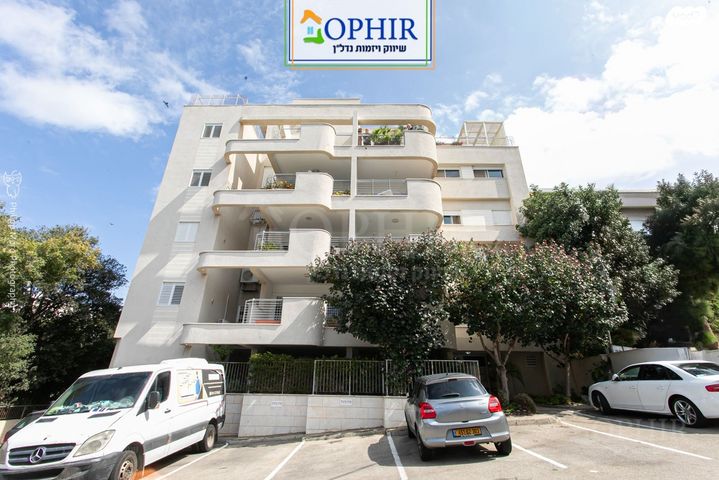 גג/ פנטהאוז, מורד הזמיר, אחוזה, חיפה