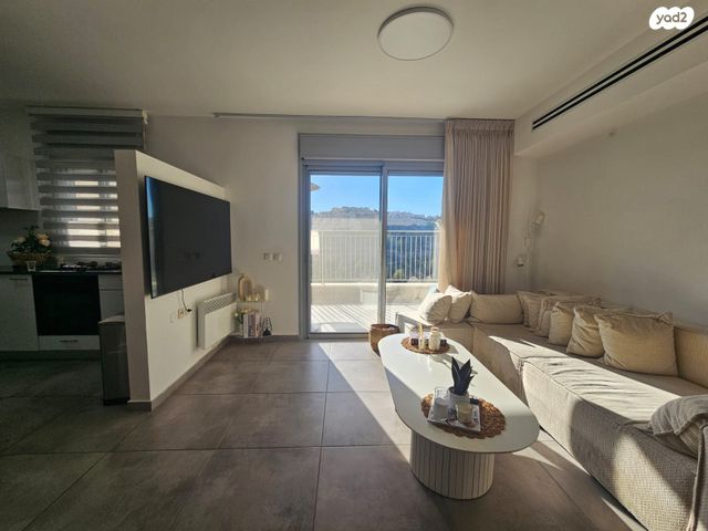 דירה, אדמונד סחייק, מלחה, מנחת, ירושלים