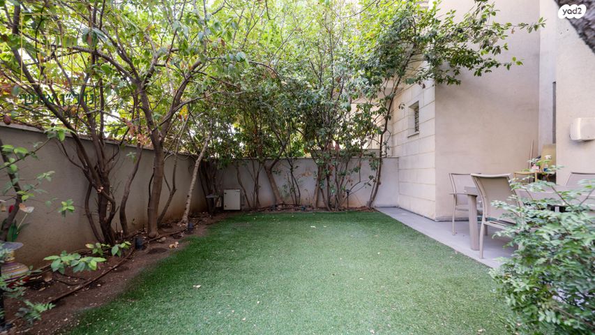 דירת גן, גבעת הרמבם, גבעתיים