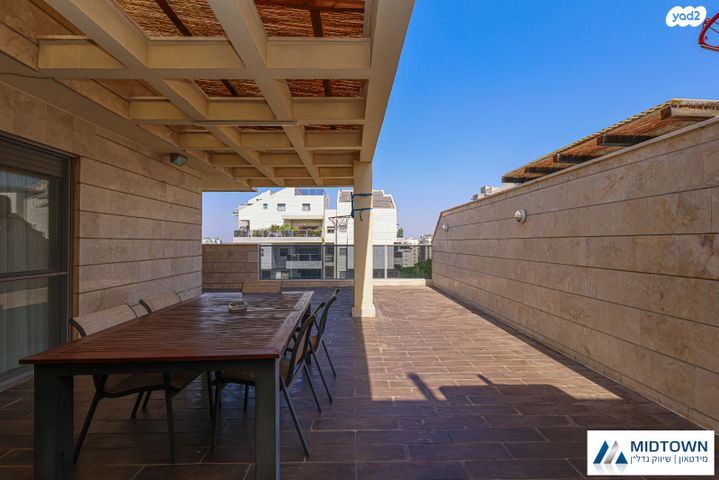 דופלקס, ג'ו עמר 7, הזמר העברי, כפר סבא