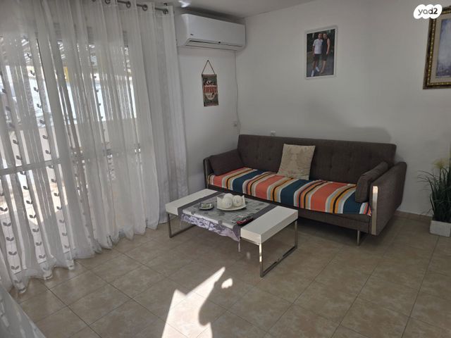 דו משפחתי, אופקים