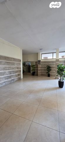 דירה, ז'בוטינסקי 8, עצמאות יוספטל, בת ים