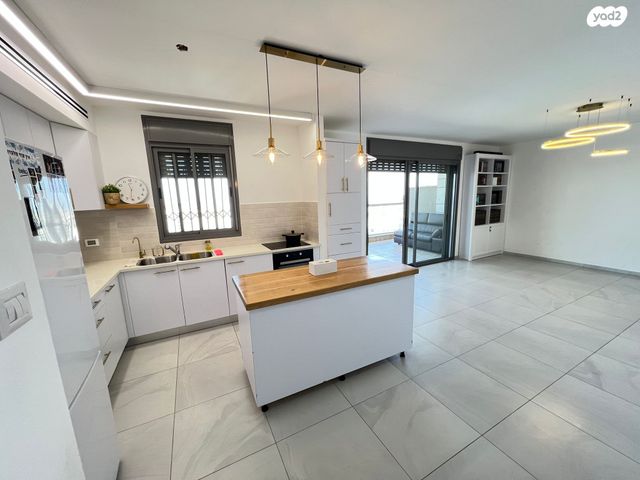 דירה, יוסף אבו, נתיבות מערב, נתיבות