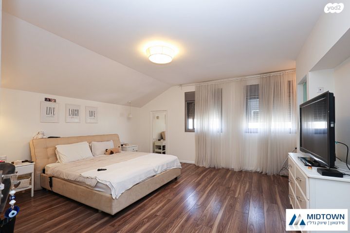 דופלקס, ג'ו עמר 7, הזמר העברי, כפר סבא