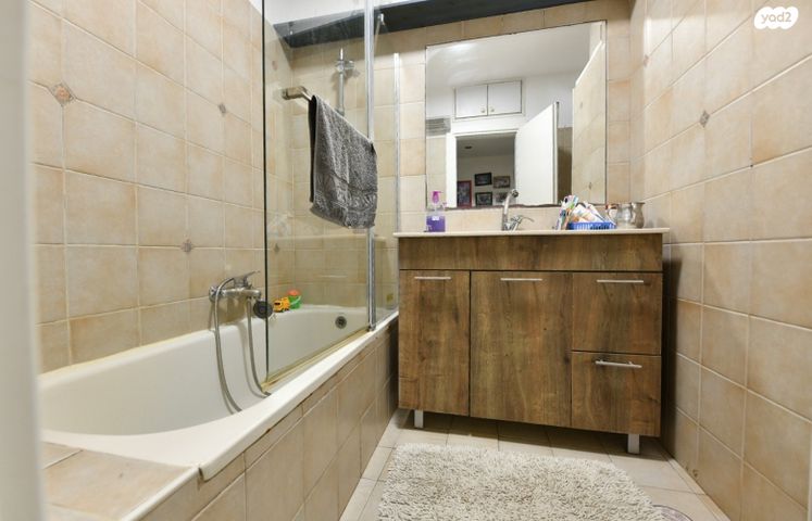 דירה, חיים נחמן ביאליק, גבעת שמואל