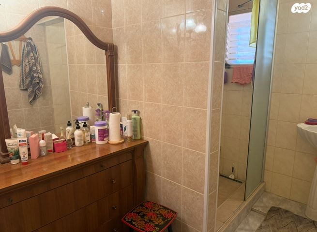 דו משפחתי, בתרא, קצרין