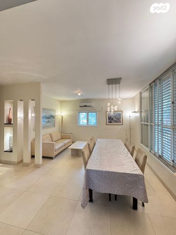 דירה, הרב חרל"פ, הר שלום, בני ברק