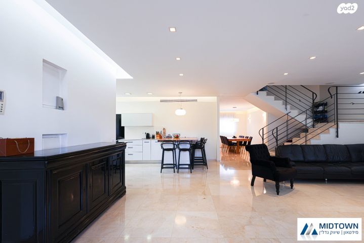 דופלקס, ג'ו עמר 7, הזמר העברי, כפר סבא